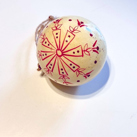 VINTAGE 3” Hand Painted Farmhouse Christmas Tree Ornament - Red & Ivory Cream - Picture 7 of 11